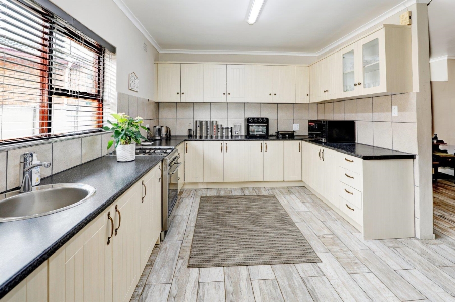 6 Bedroom Property for Sale in De Tijger Western Cape